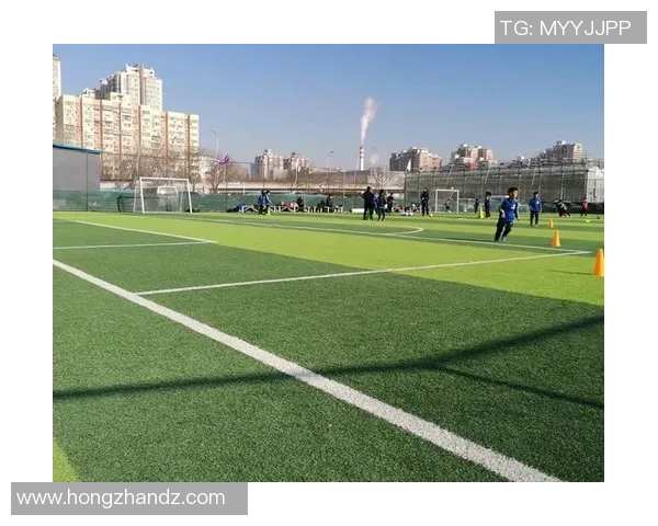 狂草足球的魅力与激情探秘:如何在绿茵场上释放无限创意与自由精神 狂草足球的魅力与激情探秘:如何在绿茵场上释放无限创意与自由精神