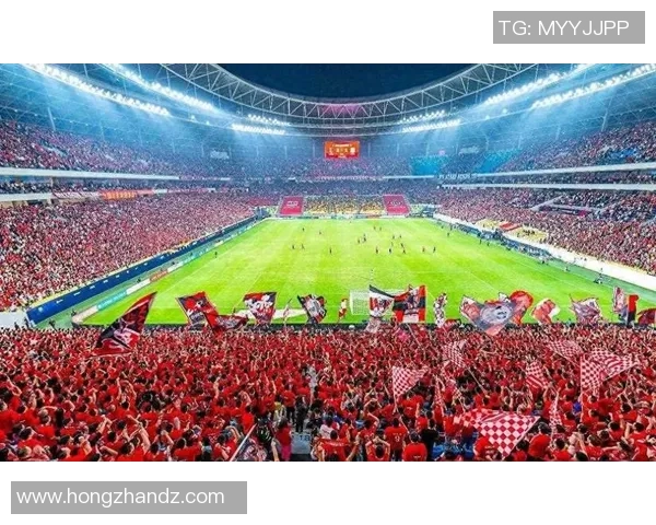 足球氛围弥漫在城市每个角落激情四溢的球迷共同欢庆美好时刻